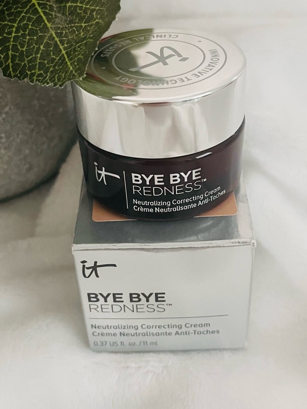 IT Cosmetics Bye Bye Redness Neutralizing Correcting Cream Porcelain Beige